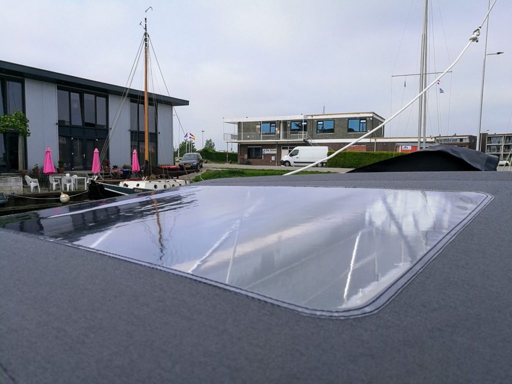 Grijze bimini top met raam