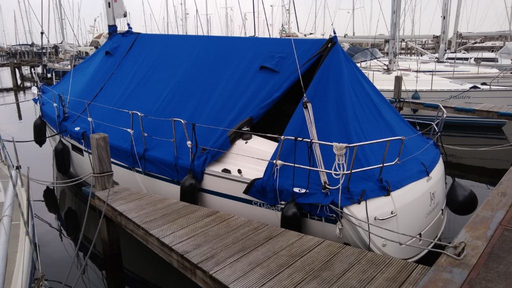 Wintertent Bavaria Cruiser 37 2