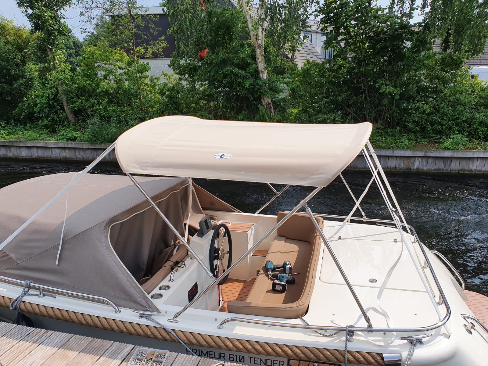 Boot zonnescherm kopen - Schaduw aan boord - Kuipers Nautic - Kuipers Nautic