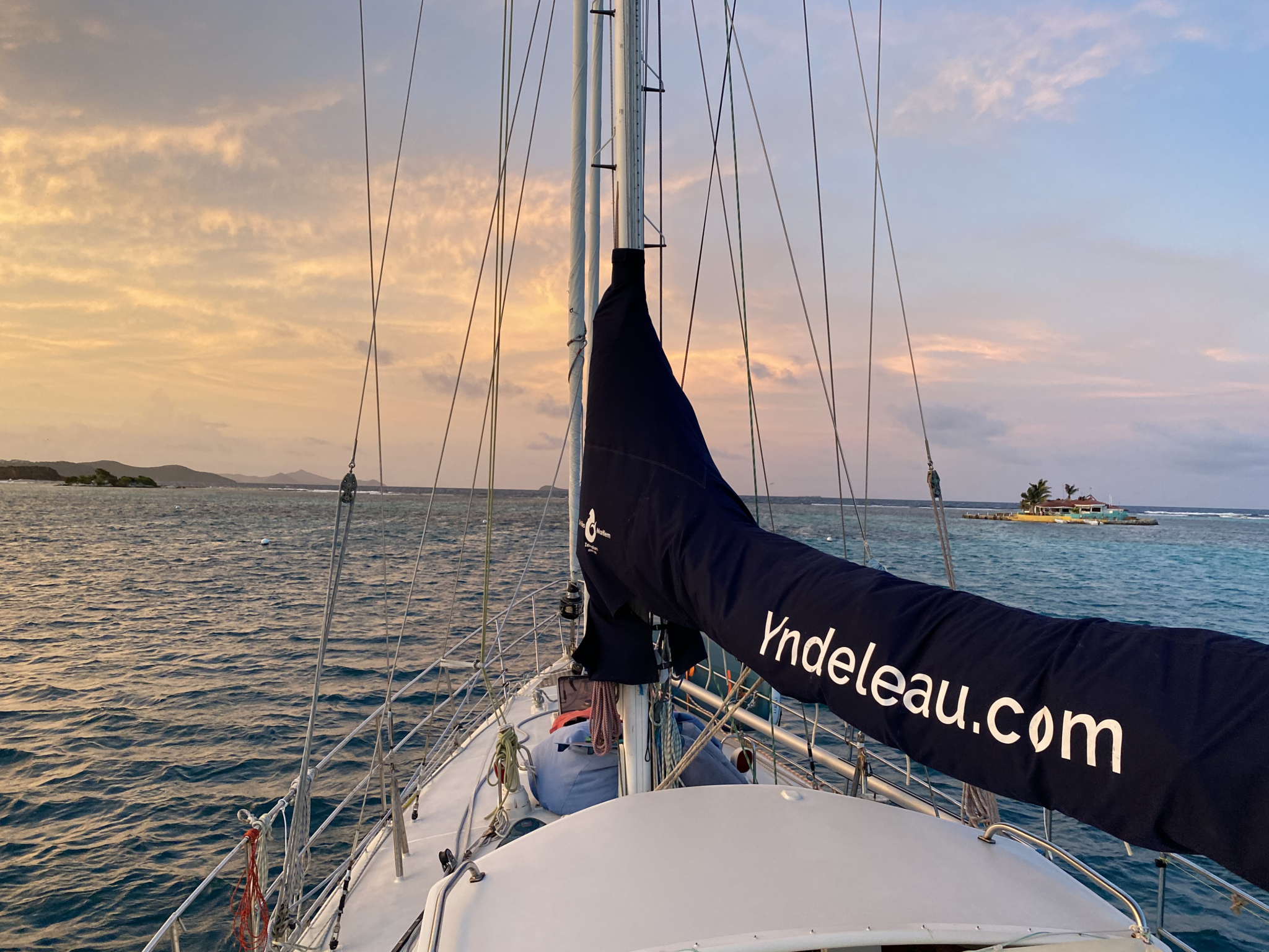 Printed hood on yndeleau.com sailing